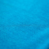 Nahaufnahme Textil des türkisfarbigen Alpaka Schals für Damen