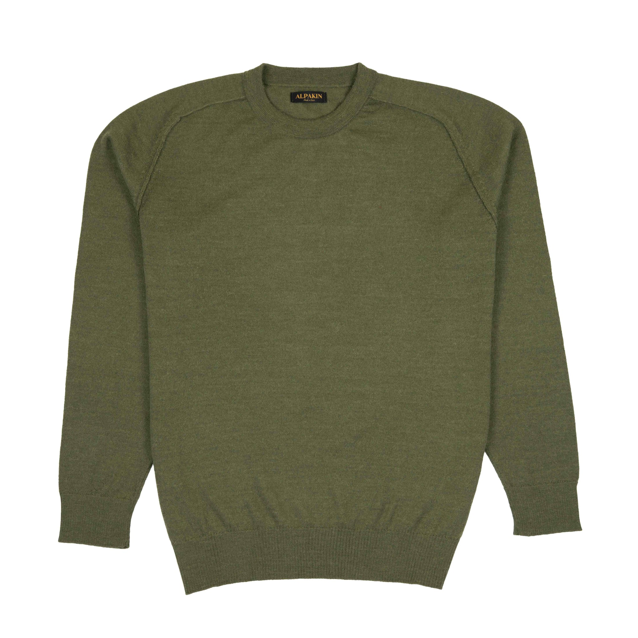 Alpaka Rundhals Pullover für Herren - Modell Tawa in modernem dunkelgrün von vorne