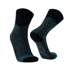 Besonders elastische Alpaka Wollsocken in blau für sportliche Aktivitäten