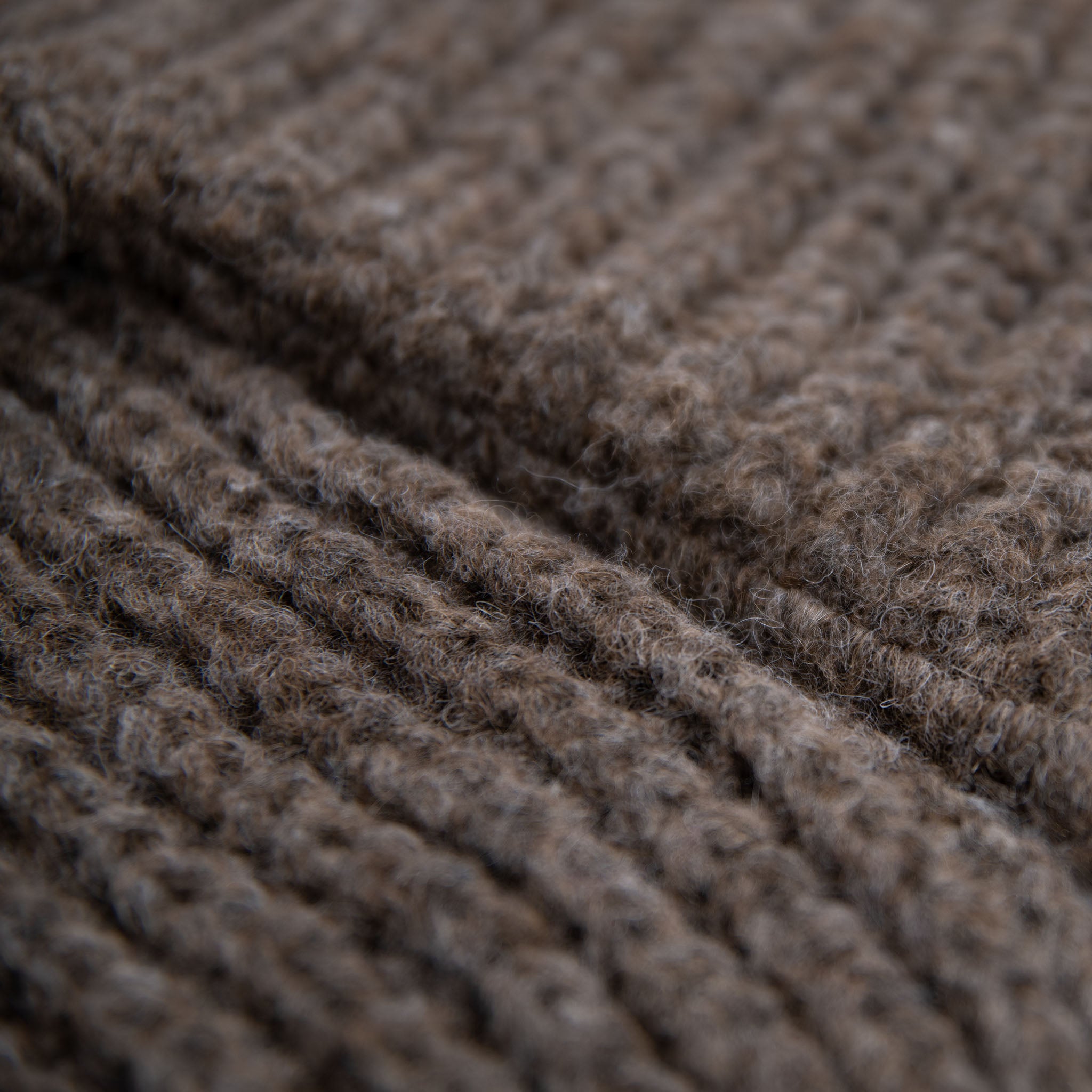 Alpakawolle Grobstrick Textil der Naturfarbe Alpaka Strickjacke für Damen in dunkelbraun, ohne chemische Färbung