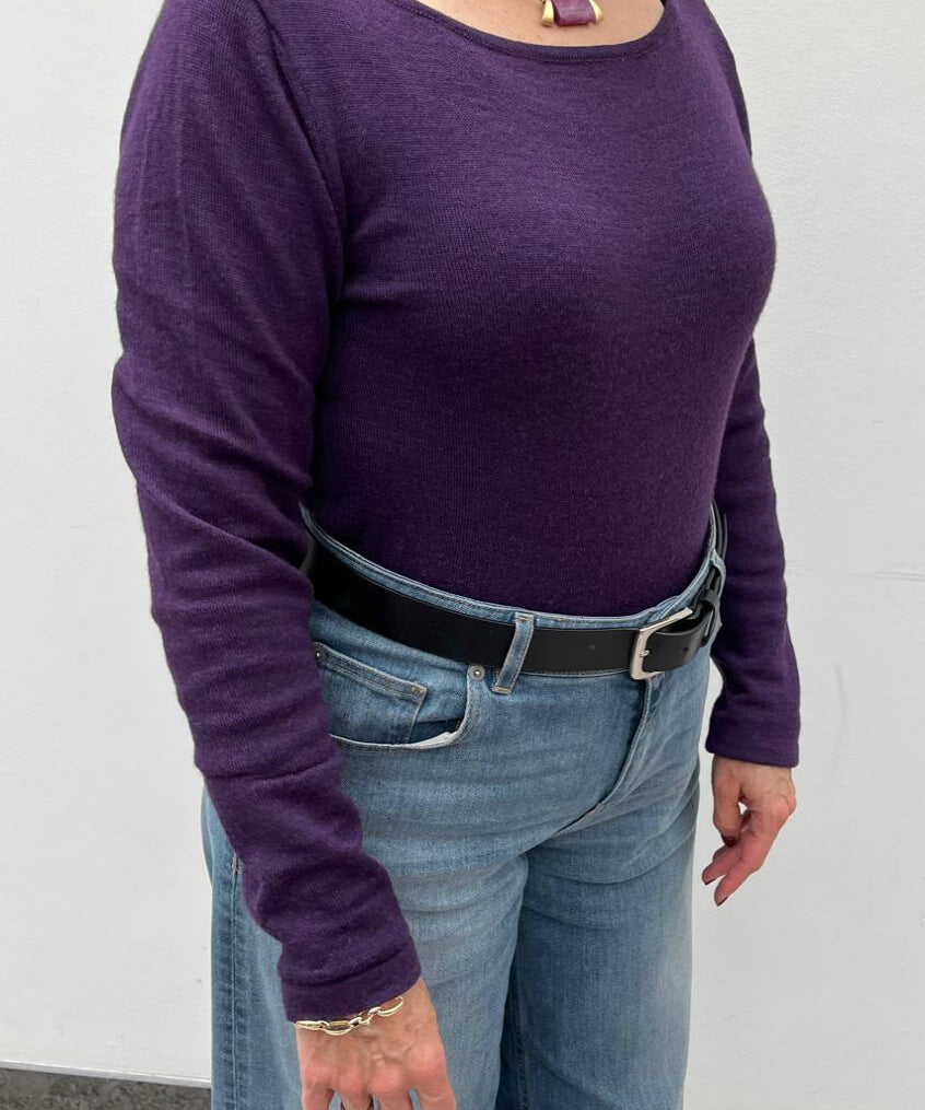Kundenbewertung Katrin Bayerle aus München trägt Alpaka Pullover Luna von Alpakin in dunkellila