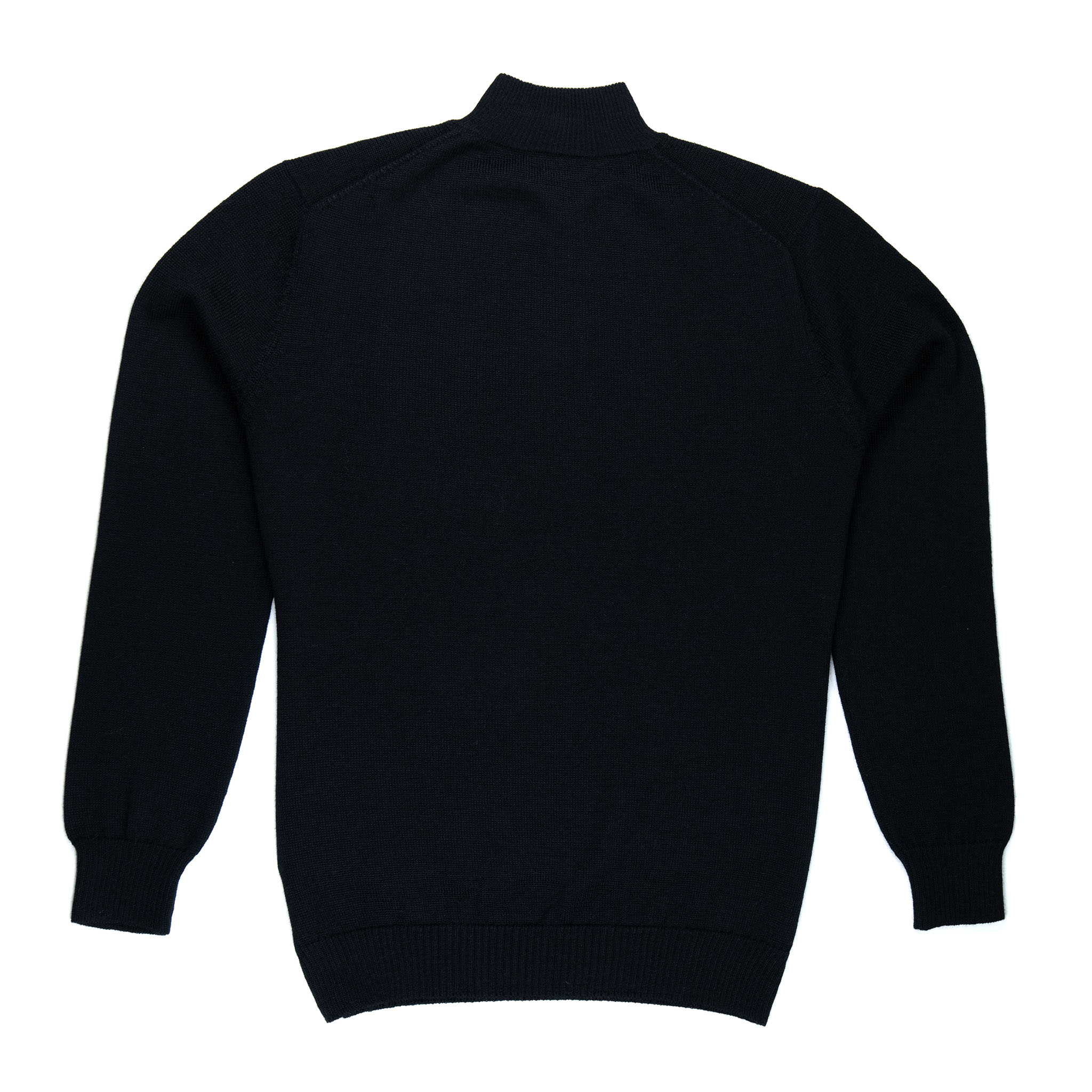 Feiner Alpaka Troyer in schwarz von hinten vor weißem Hintergrund