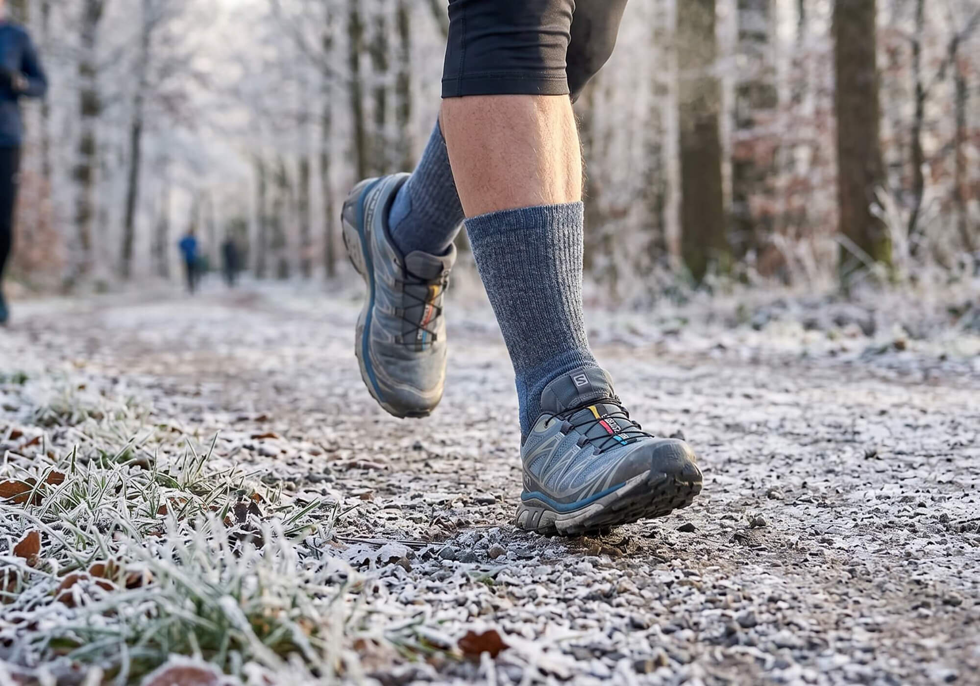 Alpaka Sportsocken beim Joggen draußen