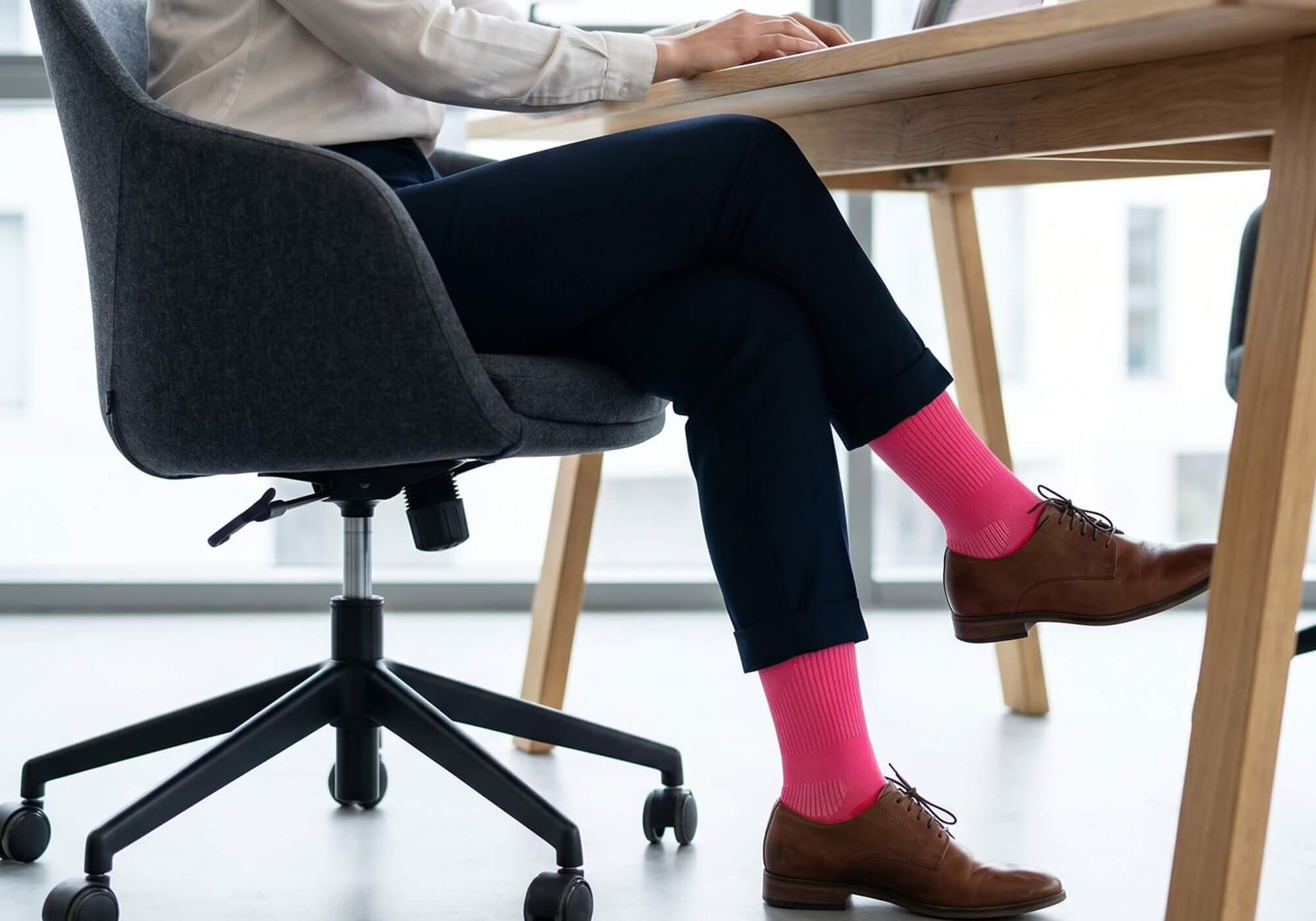 Kompressionsstrümpfe für stundenlanges Sitzen im Büro
