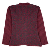 Rückansicht des Yurac Alpaka Strickmantels für Damen in weinrot